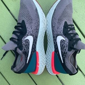 NIKE Epic Flyknit React Running Shoe